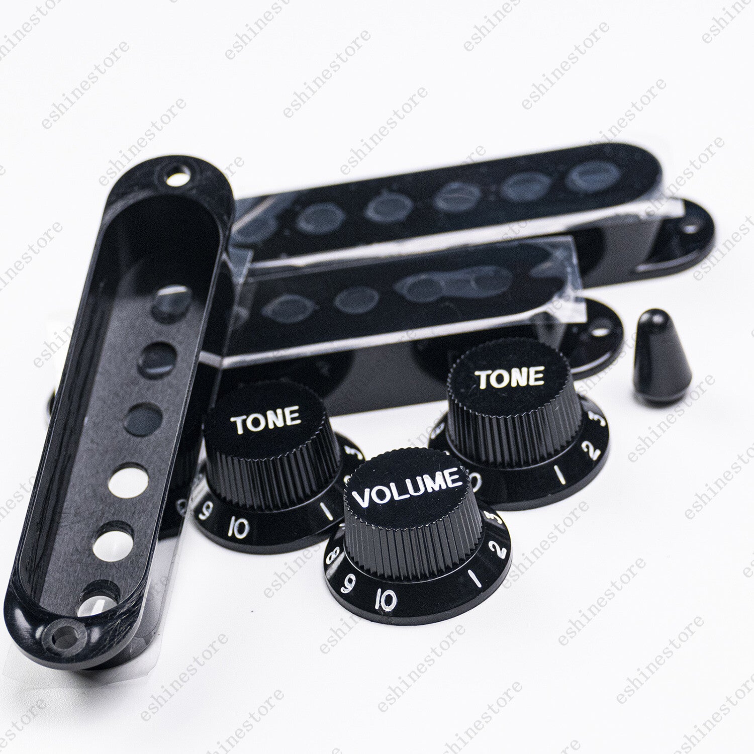 Black Pot Knobs SSS Single Coil Pickup Covers and 5 Way Switch Tip For Strat