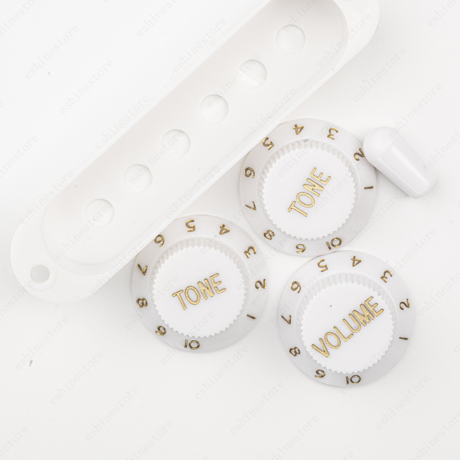White Knobs SSS Single Coil Pickup Covers and 5 Way Switch Tip For Stratocaster